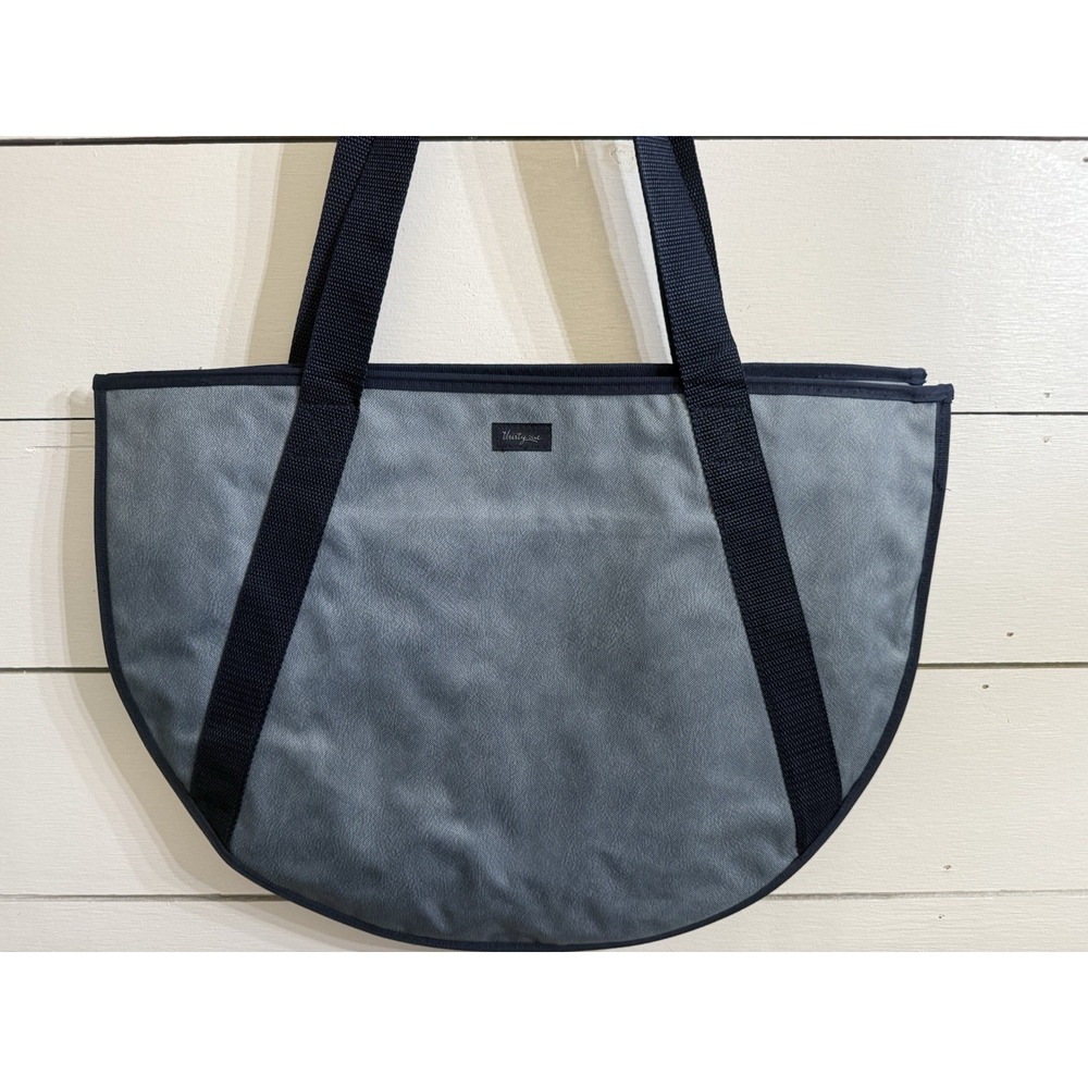 31 Thirty-One Round Utility Tote in Denim‎ Distressed - NEW Navy Light Blue - Picture 4 of 5